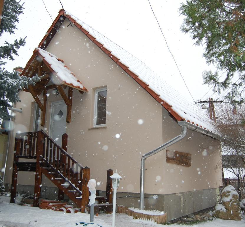 Maya Guesthouse Eger Luaran gambar